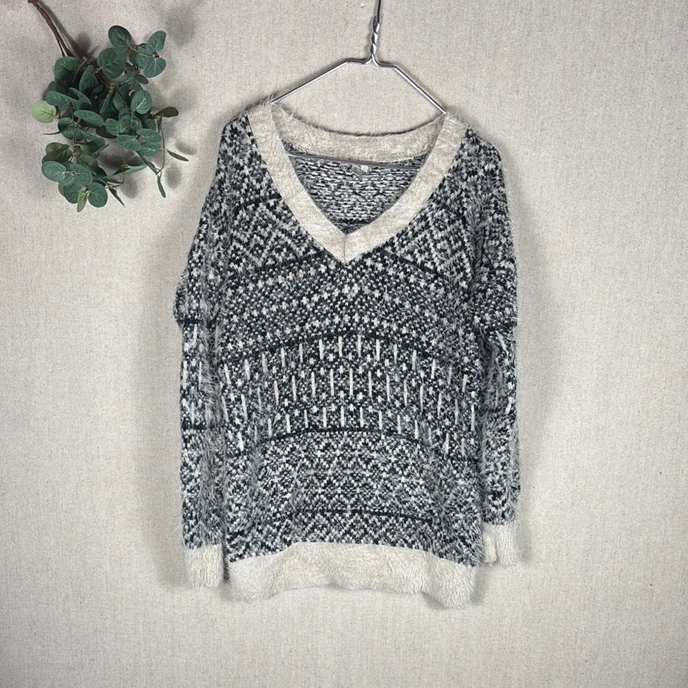 Ecote > Black and White Fuzzy V Neck Sweater Small